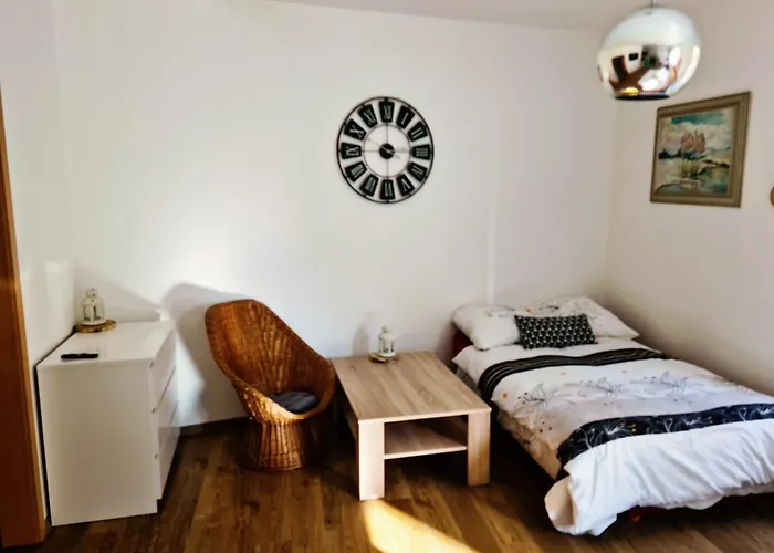 Apartment Centre *